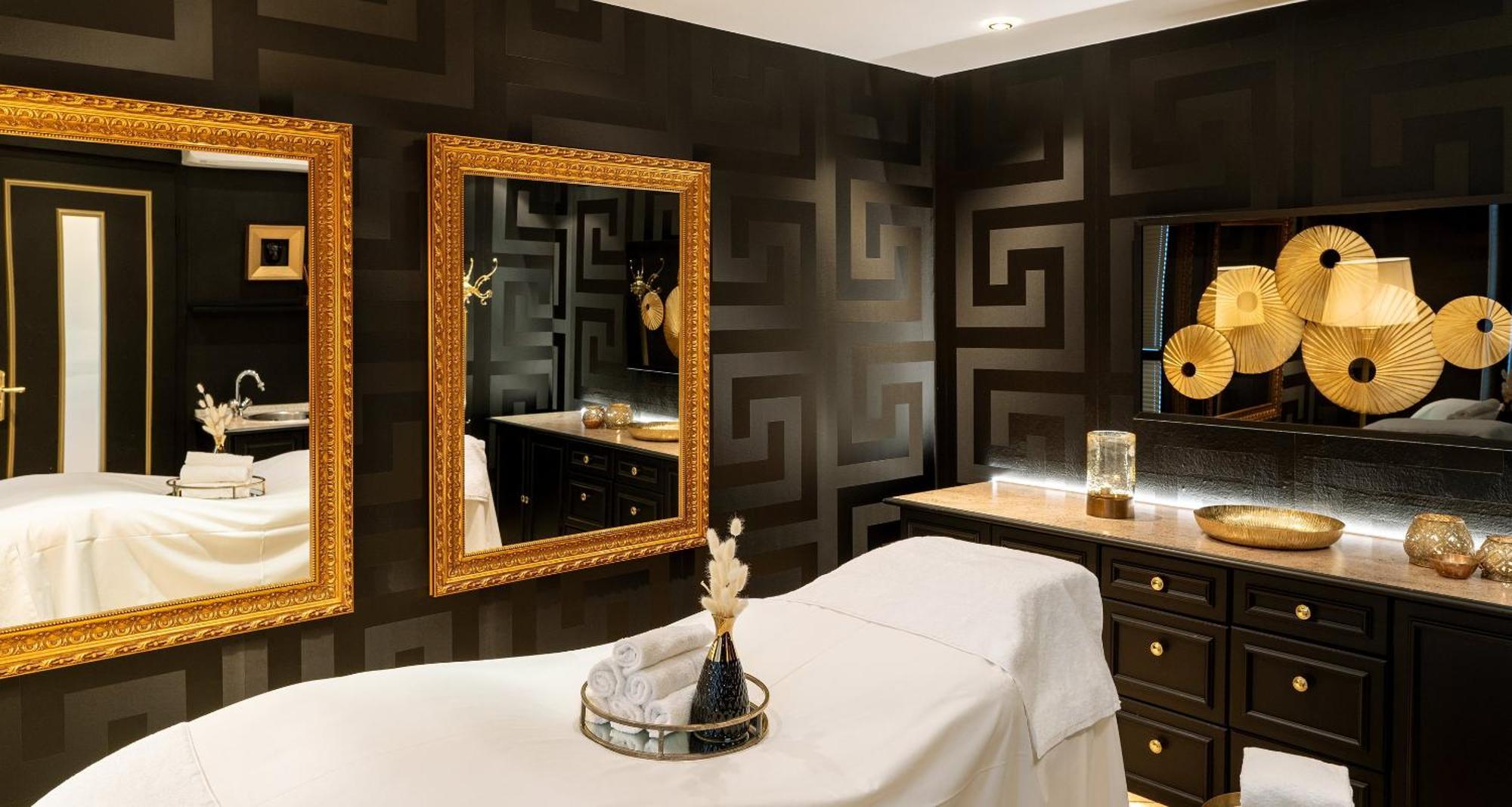 فندق فيكورز ريزيدنز - شلوس بيرج نينينج المظهر الخارجي الصورة A treatment room at the Four Seasons Spa
