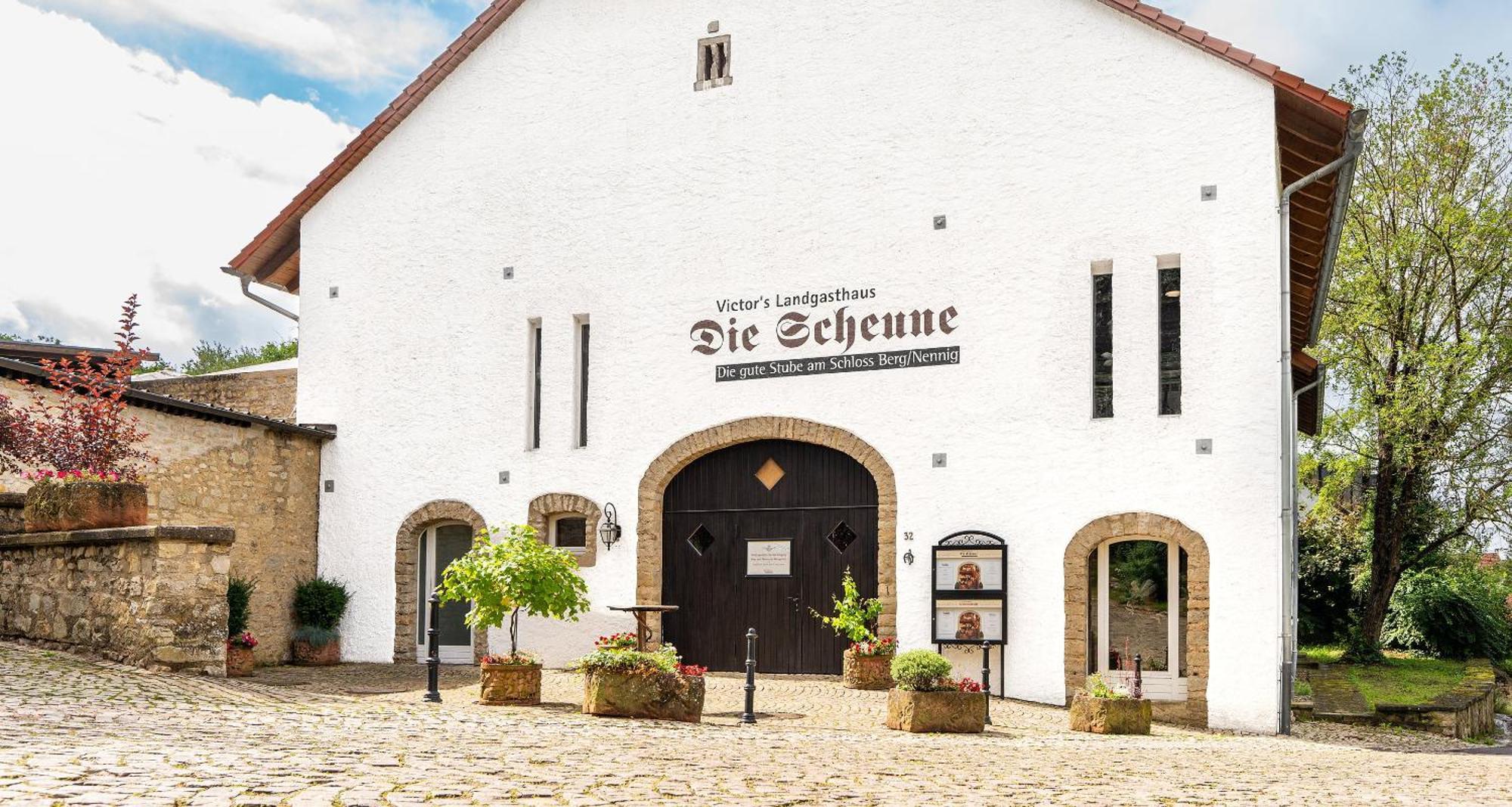 فندق فيكورز ريزيدنز - شلوس بيرج نينينج المظهر الخارجي الصورة The wine museum Die Scheune