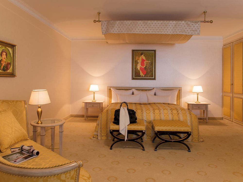 فندق فيكورز ريزيدنز - شلوس بيرج نينينج المظهر الخارجي الصورة A suite at the Taj Mahal Palace