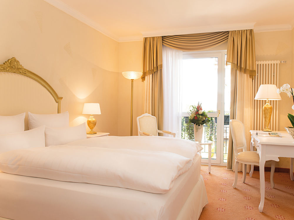 فندق فيكورز ريزيدنز - شلوس بيرج نينينج المظهر الخارجي الصورة A typical room at the Hotel Axelmannstein